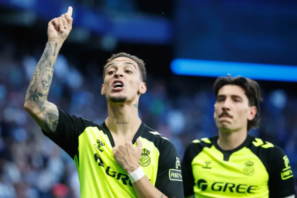 迎客松配资 马卡：贝蒂斯计划续租安东尼一个赛季，已与曼联高层进行会面